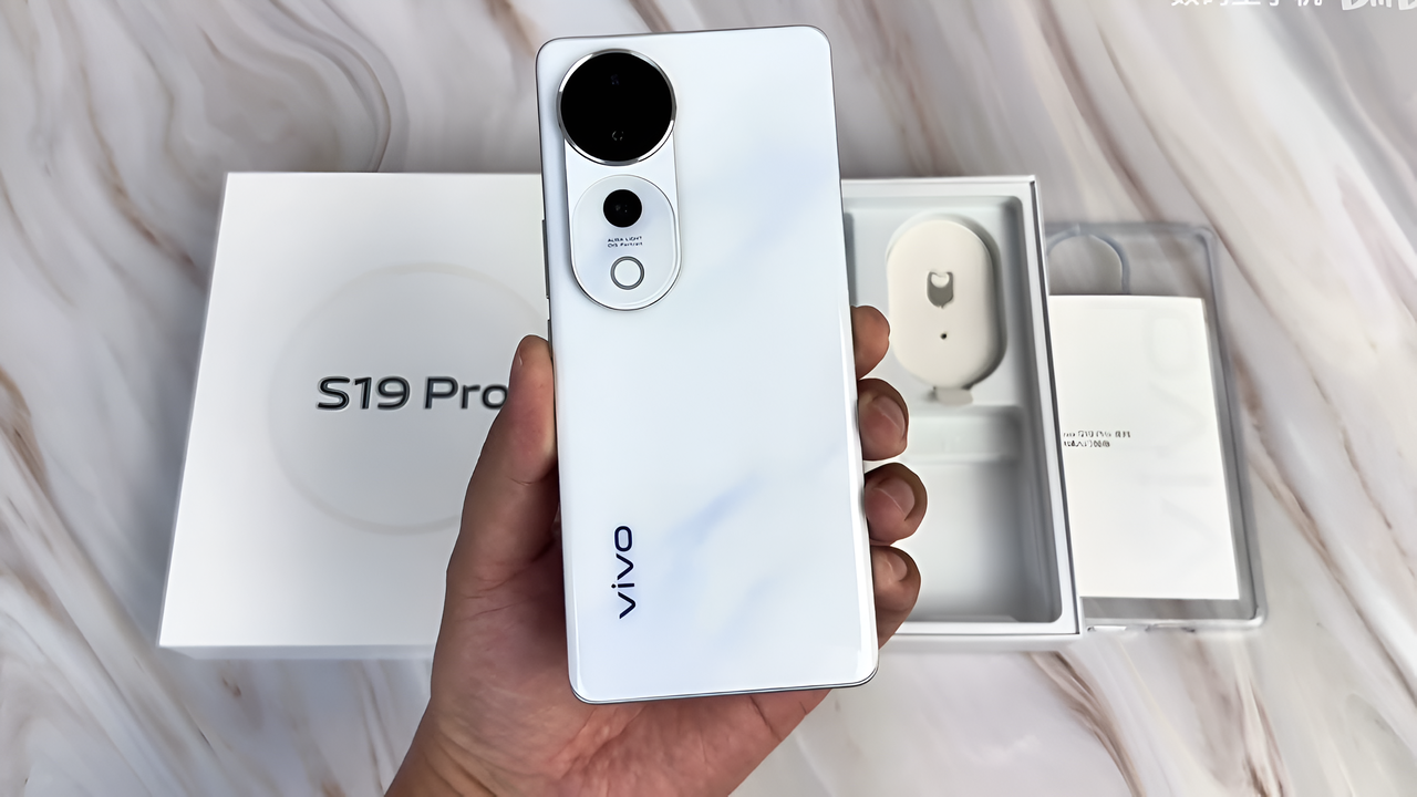 Vivo S19 Pro इस डिवाइस में 10000mAh बैटरी 20GB रैम 3TB स्टोरेज 150W फास्ट चार्ज बहुत ही शानदार फ़ोन आया 1 Vivo S19 Pro इस डिवाइस में 10000mAh बैटरी 20GB रैम 3TB स्टोरेज 150W फास्ट चार्ज बहुत ही शानदार फ़ोन आया