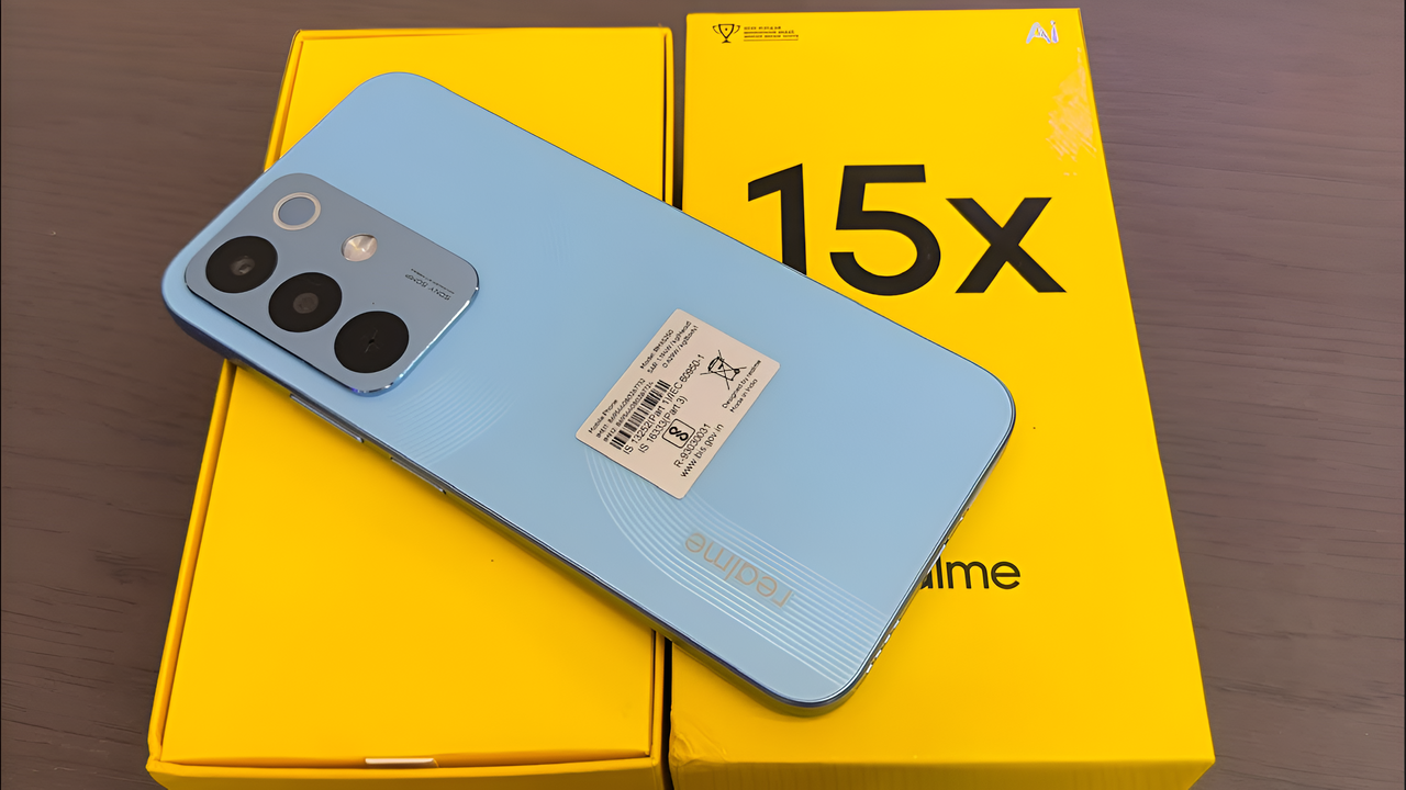 Realme कंपनी ने एक स्टालिस और शानदर स्मार्टफोन लाया 2TB 50MP Sony IMX882 9,000mAh IP69 प्रोटेक्शन 10 Realme कंपनी ने एक स्टालिस और शानदर स्मार्टफोन लाया 2TB 50MP Sony IMX882 9,000mAh IP69 प्रोटेक्शन