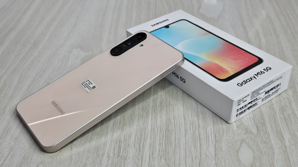 Samsung लेकर आया बहुत ही शानदार स्मार्टफोन Galaxy M16 5G दमदार लुक हाई पवार कैमरा बैटरी भी अधिक पवार फूल 2 Samsung लेकर आया बहुत ही शानदार स्मार्टफोन Galaxy M16 5G दमदार लुक हाई पवार कैमरा बैटरी भी अधिक पवार फूल